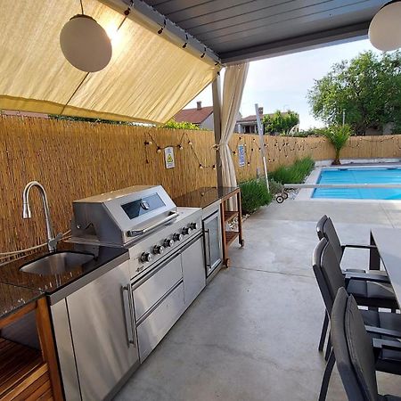 Kuntrada 45 Holiday Home - Heated & Kids Pool Fazana Exterior photo
